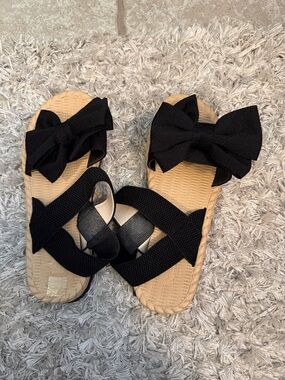 Bow-Strap Slide Sandals in Black